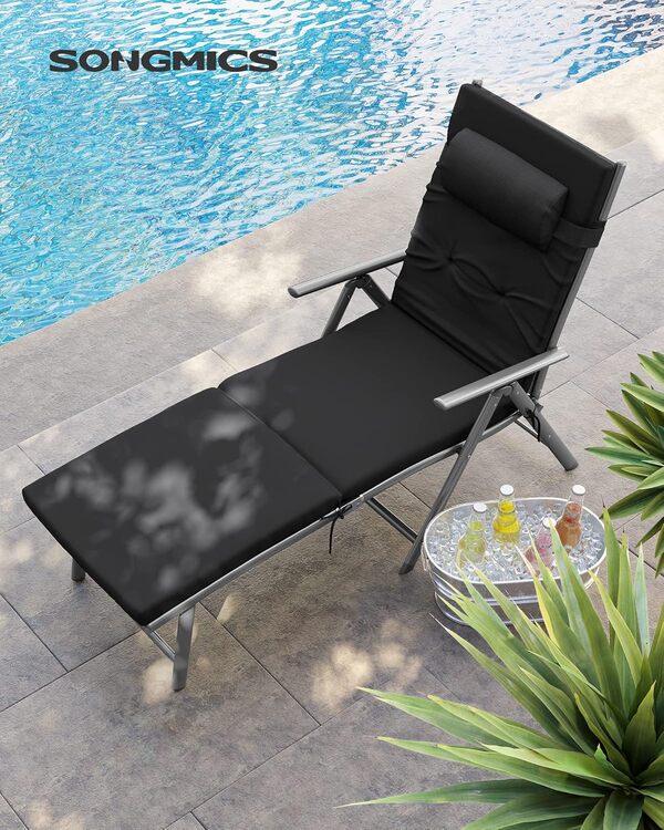 SONGMICS Chaise Longue, Bain de Soleil avec Matelas d’Un épaisseur de 6cm, en Alu Anti-Rouille, Respirant, Inclinable, Charge Max 150 kg, Noir GCB24BK