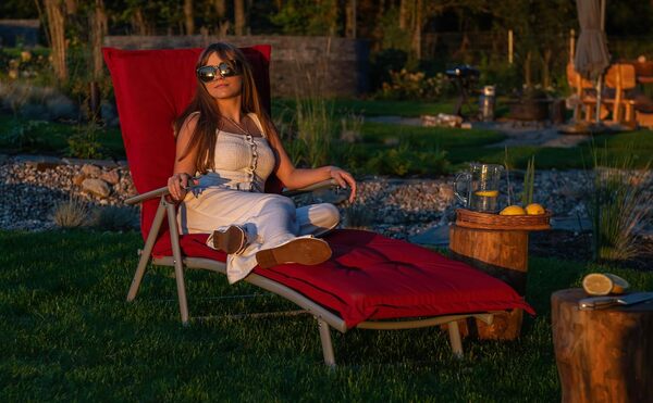 Sunnypillow Lot de 2 Chaise Longue Pliable - Capacité de Charge 150 kg – Transat de Jardin en Aluminium pour Balcon, Terrasse - Bain de Soleil avec Dossier Réglable en 8 Positions et Accoudoirs – Gris