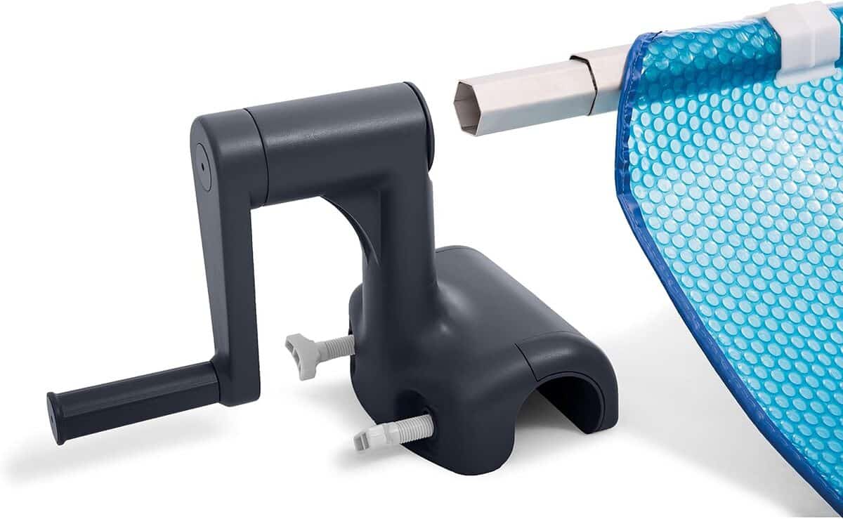 Test : enrouleur de couverture solaire Intex pour piscines hors-sol