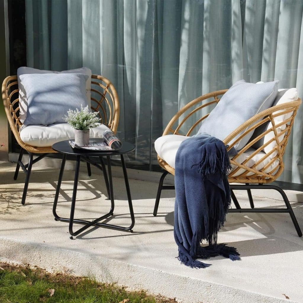 Test : ensemble Grand patio en osier avec coussins épais et table basse