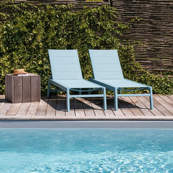 Happy Garden Lot de 2 Bains de Soleil Barbados en textilène et Aluminium Bleu Clair. Transat d'extérieur Multi Position.