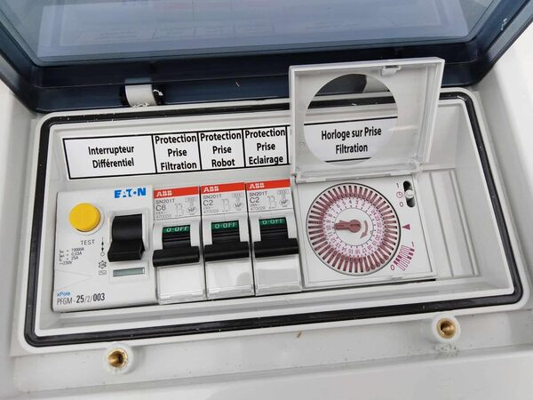 EDENEA - Coffret Electrique Piscine sur Prises - Pompe Filtration+Robot Piscine+Projecteur LED - Protection 30mA - Horloge - Idéal pour Piscine Hors Sol