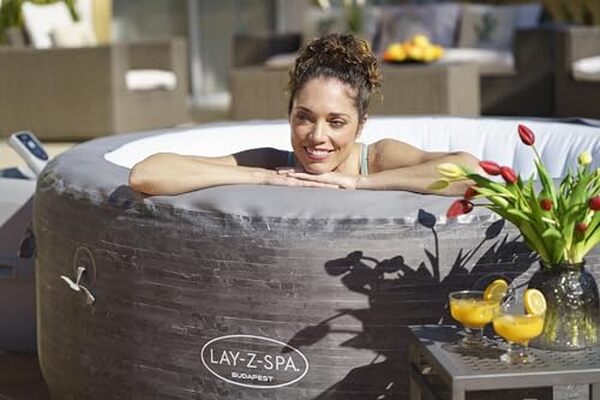 Profitez d'une détente absolue avec notre test détaillé du spa gonflable Budapest AirJet 77